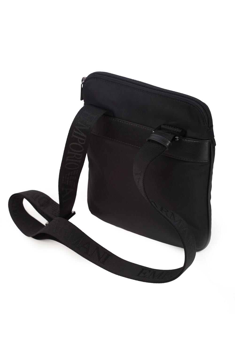 shop EMPORIO ARMANI  Tracolla: Emporio Armani tracolla piatta in nylon riciclato Armani Sustainability Values.
Crossbody piatta in nylon riciclato.
Composizione 100% Poliammide.
Il tessuto è costituito dal 100% di poliammide riciclata.
Dimensioni: 22 x 23 x 4 cm.
Dettagli in pelle.
Placchetta aquila.
Chiusura con zip.
Scomparto esterno con zip.
Tracolla regolabile.
Fabbricato in Cina.. Y4M185 Y217J-80001 number 4862731